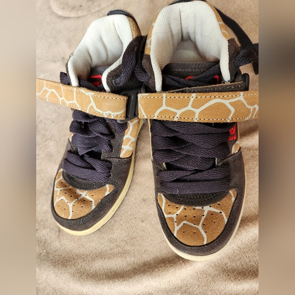 DC size 5 giraffe print high top shoes - Picture 3 of 4